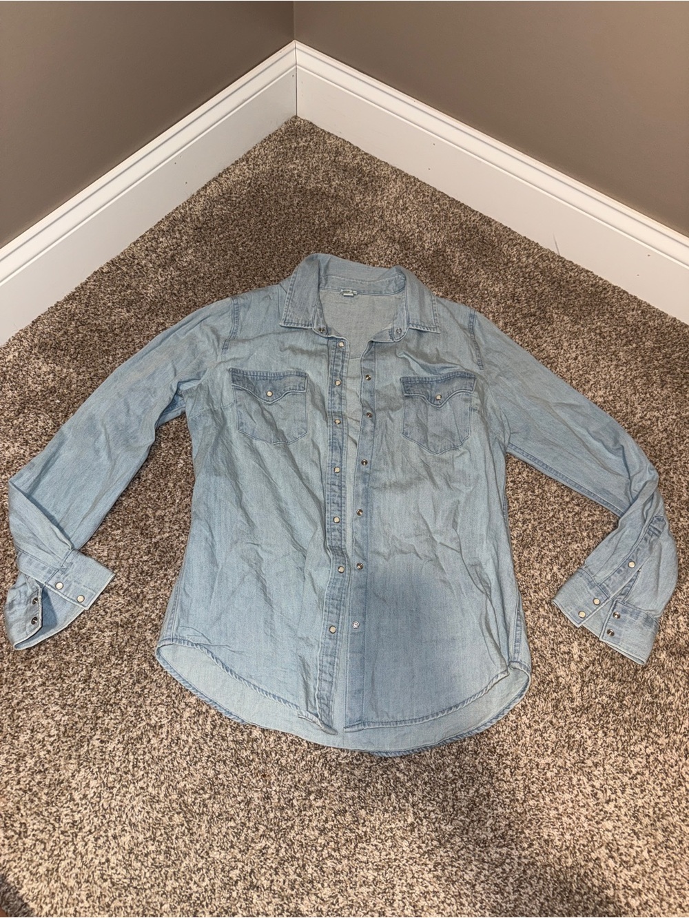 Aerie Light Blue Women's Denim Shirt - Classic Chambray Button-Up